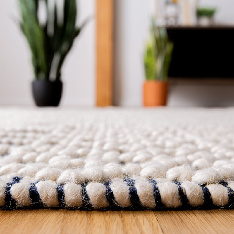 Tapis ivoire / bleu marine en laine tissé à plat à la main Aldeline Southwestren, Rectangle 4 pi x 6 pi