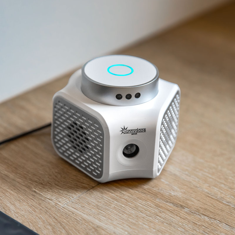 360-Degree Rodent Repeller with Flashing LED Lights