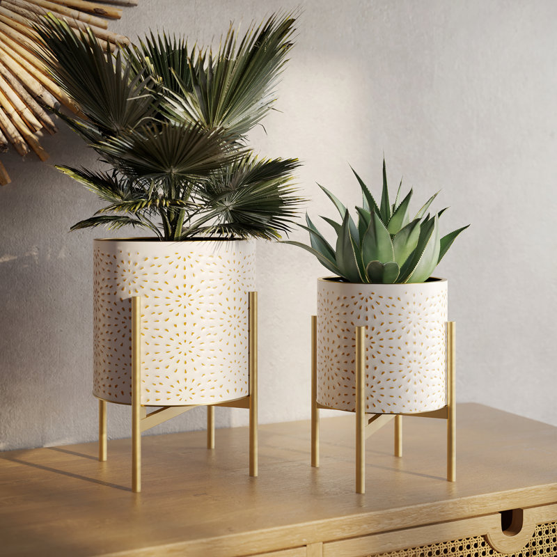 Pot de fleurs d'intérieur en métal avec base en métal à 4 pieds Latimer Boho