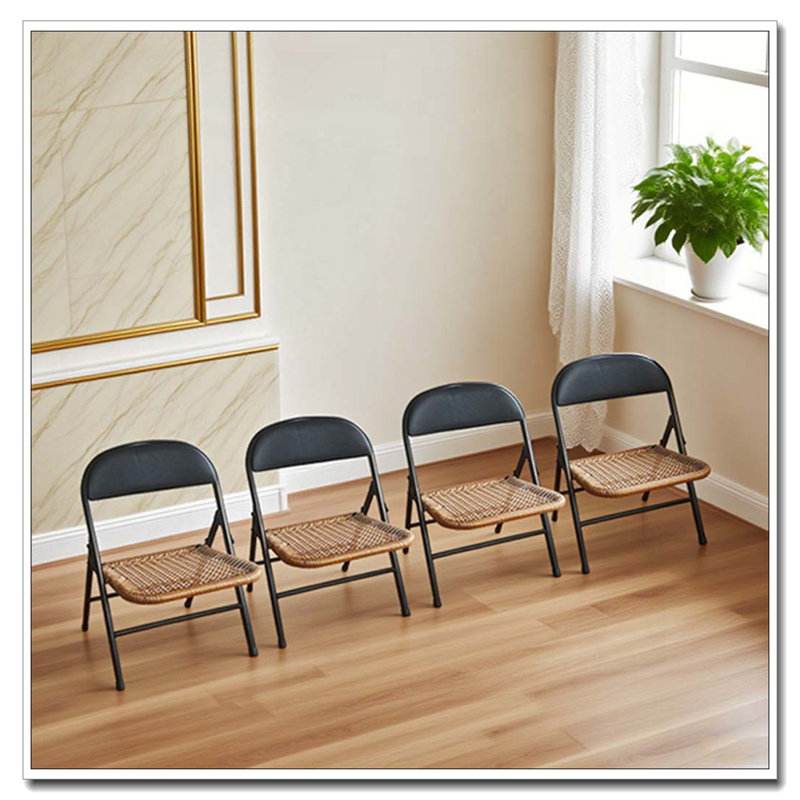Ensemble de 4 chaises en rotin