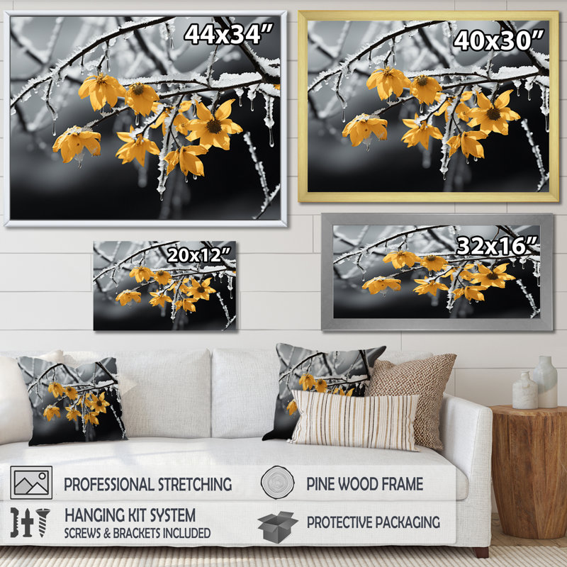 «Yellow and Grey Frozen Elegance II», reproduction sur toile, Cadre simple argenté, H 34 po x l 44 po x P 1,5 po