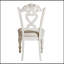 Élégante chaise d'appoint rembourrée avec coussin moelleux, parfaite pour les expériences culinaires confortables et élégantes.