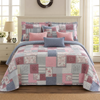 Printed Bedspread Set with Vintage Floral Patchwork Design, Soft Coverlet Set with Matching Pillow Shams for All Seasons