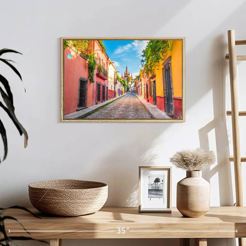 Pittoresque rue San Miguel, 19 po x 13 po, Cadre flottant en bois naturel