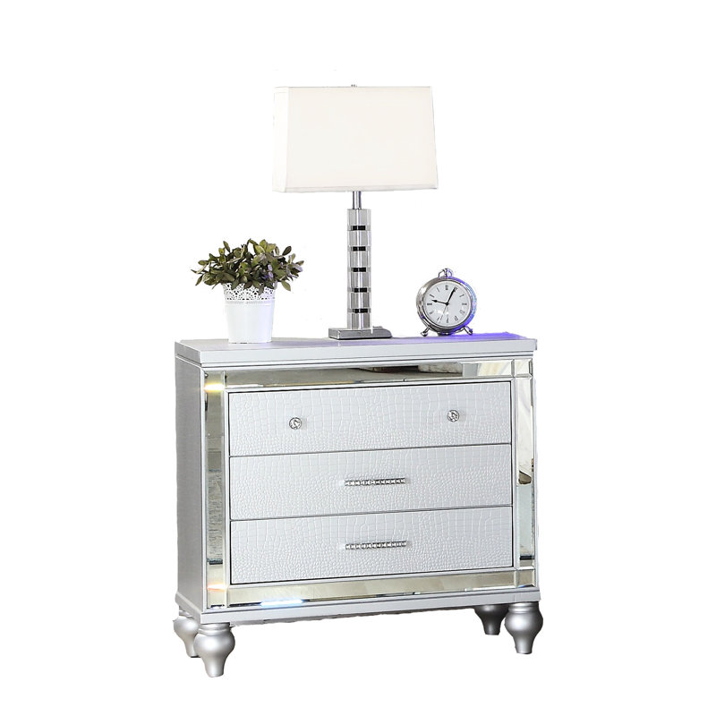 Table de chevet moderne 3 avec détails argentés - Option de chambre à coucher Allure In Dazzle