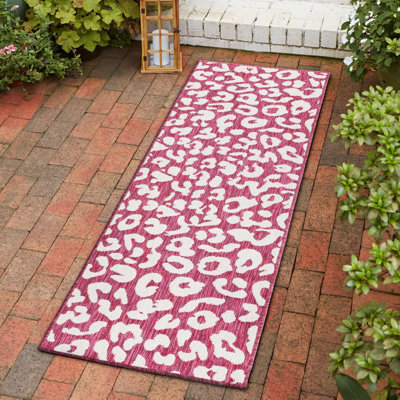 Magenta/Ivory Indoor/Outdoor Rug
