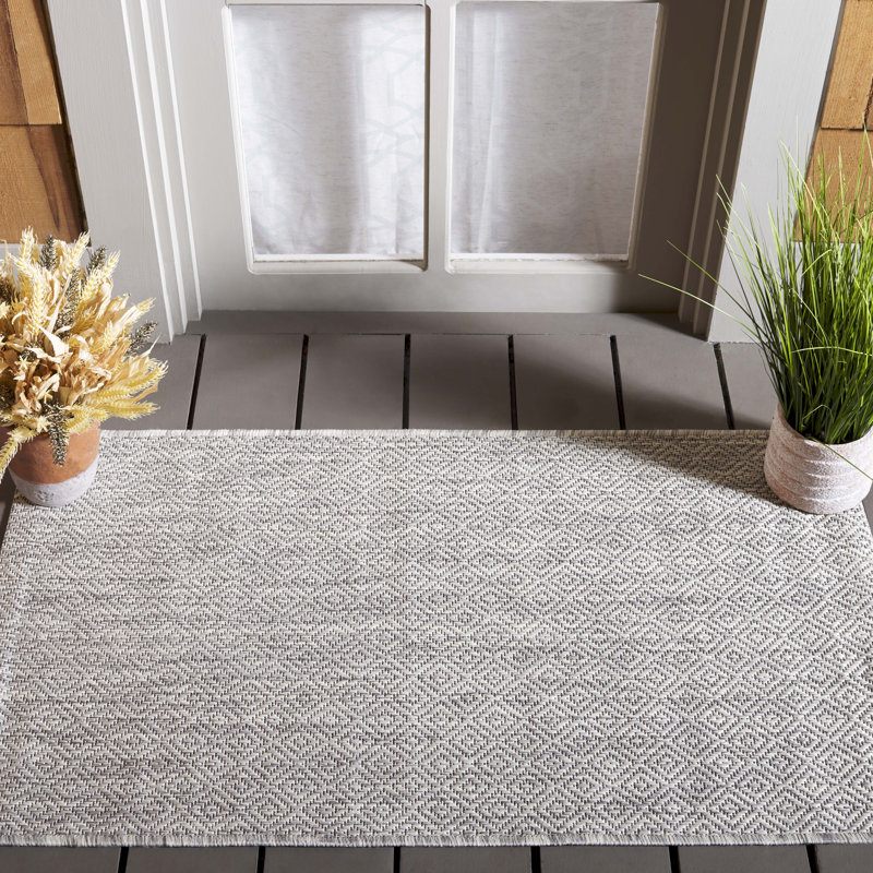 Geometric Gray Indoor/Outdoor Area Rug, Rectangle 2' x 3'7"