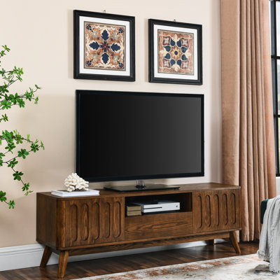 Meuble audio-vidéo Mid-Century moderne pour téléviseur 65 pouces Meuble télé avec pieds en bois massif. Console multimédia, 2 portes et 1 tiroir. Conception cannelée à finition grain rétro. Rangement. Bois, larve