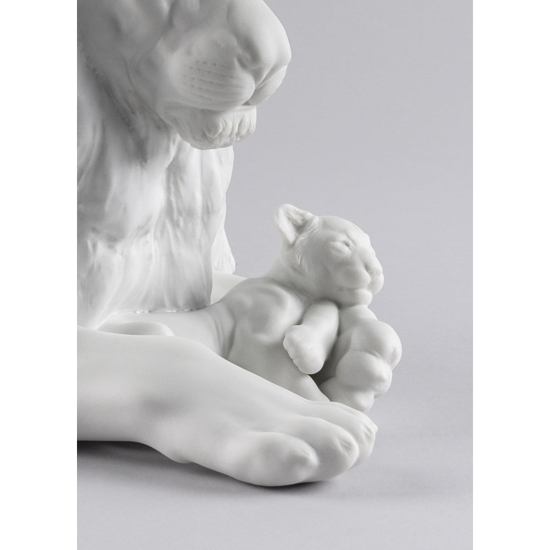 Lion with Cub Figurine