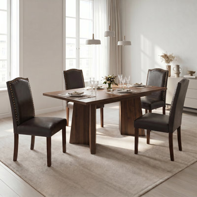  Ensembles de table de salle à manger Elmsford: Table de salle à manger extensible rectangulaire et chaises cloutées Parsons