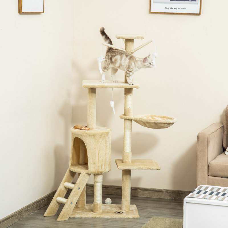 Arbre à chat avec peluche et chat