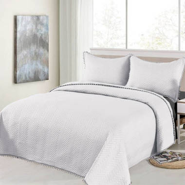Catherine Lansfield Bedroom Lennon Stripe Quilted 220x220cm Bedspread White