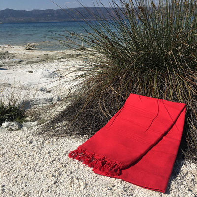 Luxury Fouta Beach Towel, 100% Cotton, 37.4 x 68.9 inches | High Water Absorbent, Soft & Lightweight (6.1 oz/yd²) | Machine Washable, Vibrant Red Color | Perfect for Beach, Pool, or Spa Use