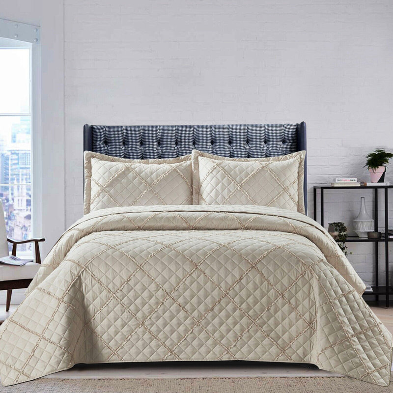 Dez Polyester Geometric Shapes Bedspread with Pillow Shams Included, Beige, 185 x 240 cm