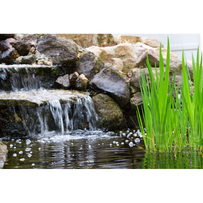 "Garden Waterfall" sur toile par Saiva, L 30 po x H 20 po