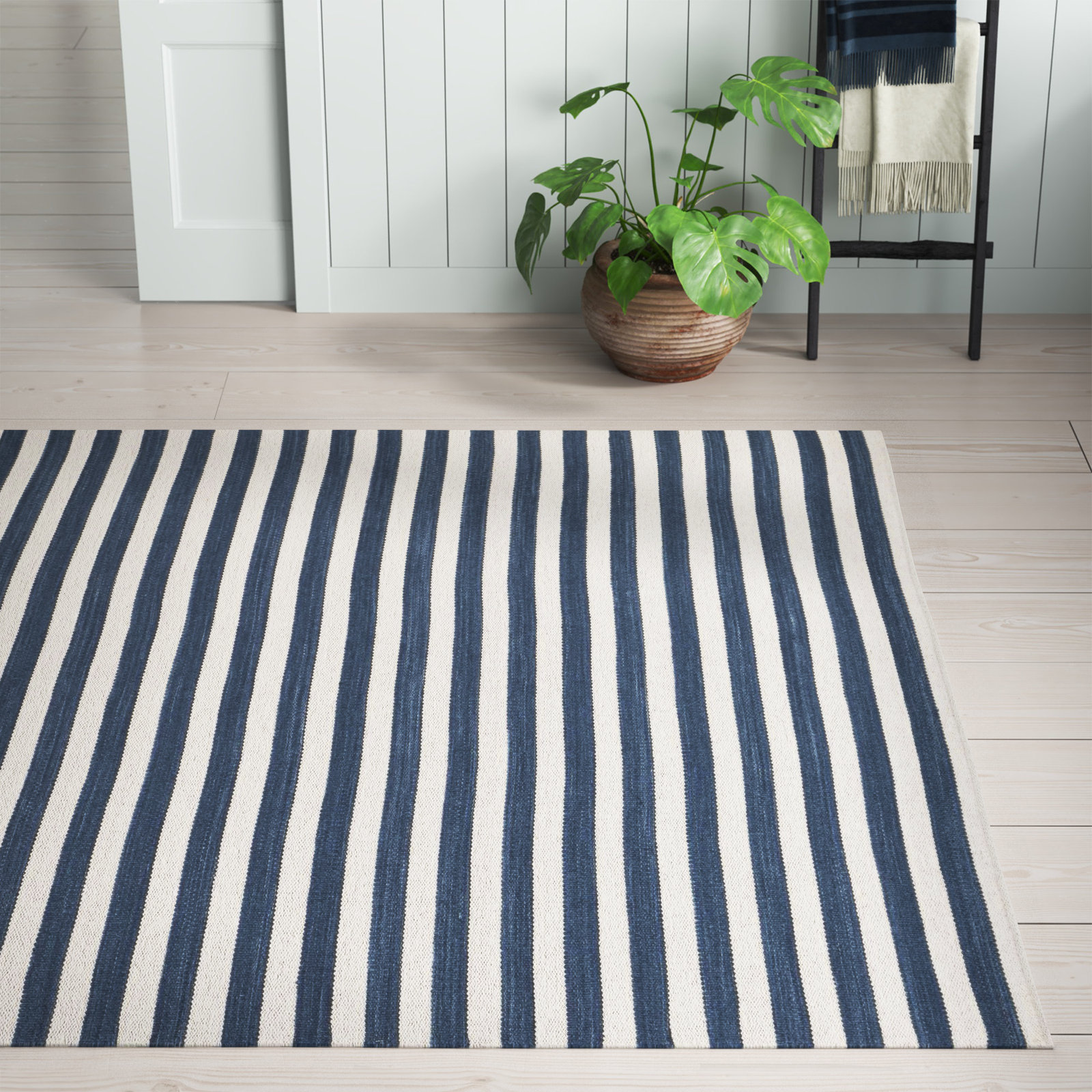 Renelso Navy Ivory Hand-Woven Wool Rug, Rectangle 5' x 8'