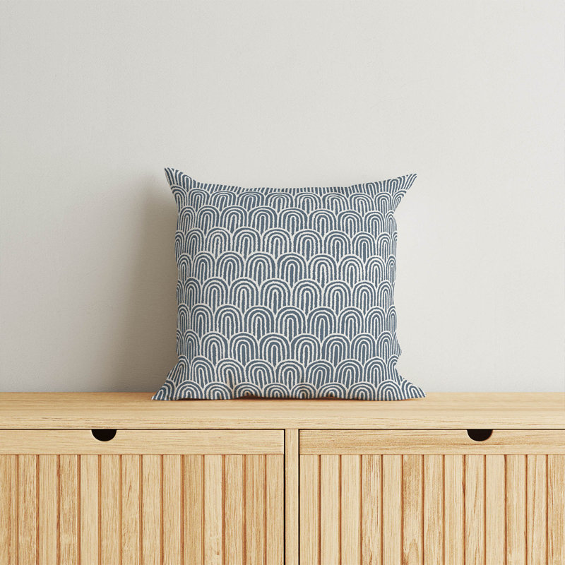 Coussin Rolling Hills, Bleu géométrique, H 26 po x l 26 po