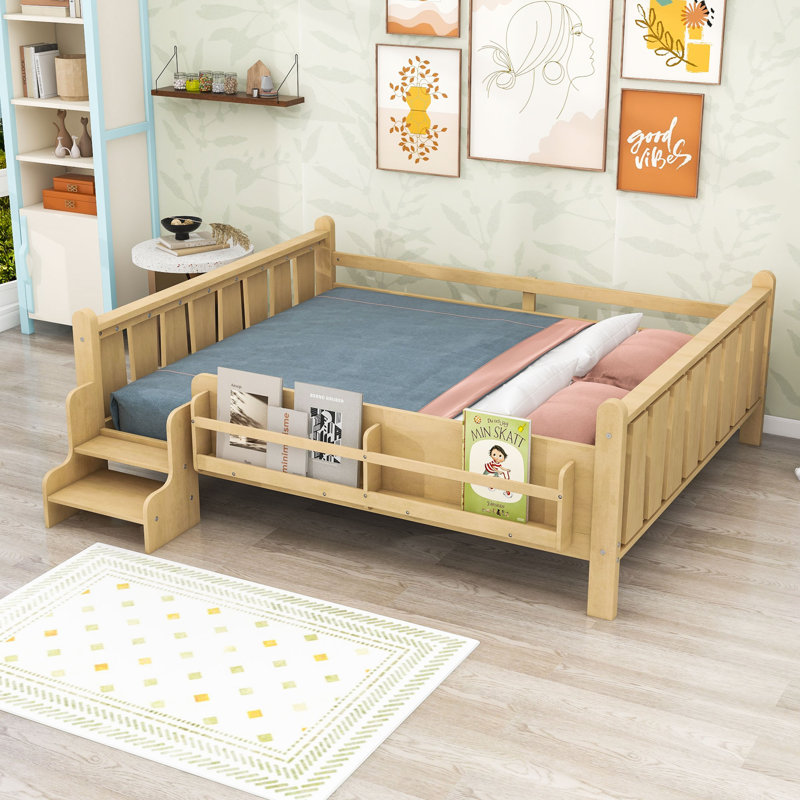 Grand lit plateforme en bois avec bibliothèques et garde-corps, Light Natural