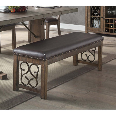 Banc classique classique de 56 pouces avec siège en cuir synthétique et structure en bois au fini vieilli, parfait pour un repas élégant et polyvalent.