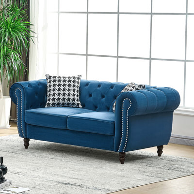 Canapé en tissu d'ameublement en velours de 65 po avec accoudoirs roulés et têtes de clous Chesterfield 65 po, canapé rembourré de style Mid-Century, canapé 2 places pour salon, bureau, appartement, bleu