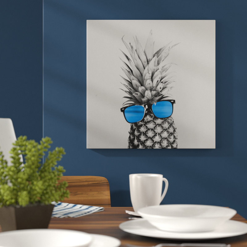 «Mr. Pineapple II, photographie sur toile, H 12 po x l 12 po x P 0,75 po