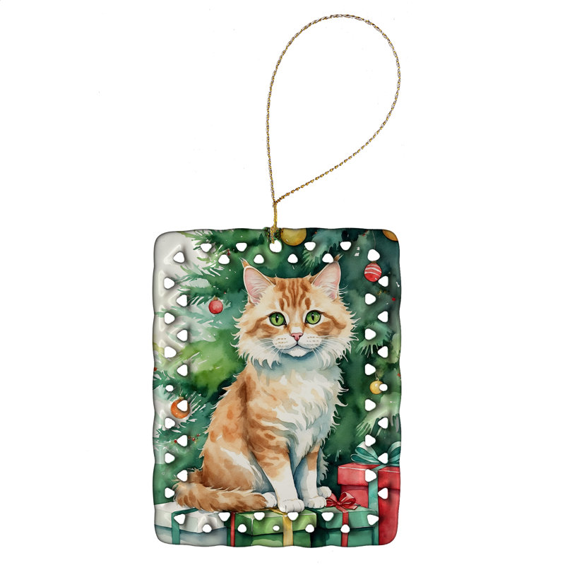 Ornement en porcelaine Skookum Cat by the Christmas Tree, Chat Skookum