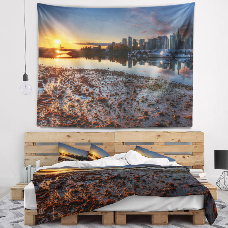Tapisserie en polyester vancouver au matin avec accessoires suspendus inclus, H 32 po x l 39 po