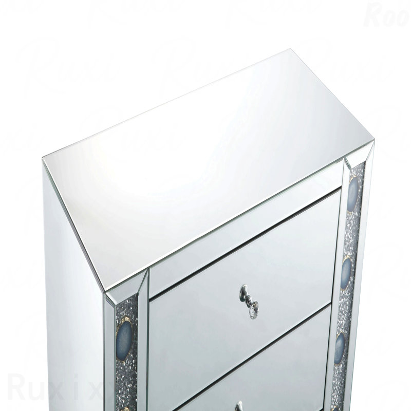Armoire en miroir et en faux agate pour un décor élégant