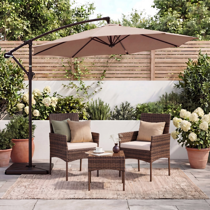 Ensemble de conversation de patio en osier 3 pièces avec parasol en porte-à-faux, Rouge vif, Brun
