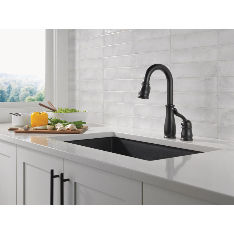Leland Pull Down Single Handle Kitchen Faucet with MagnaTite® Docking and Diamond Seal Technology, Matte Black