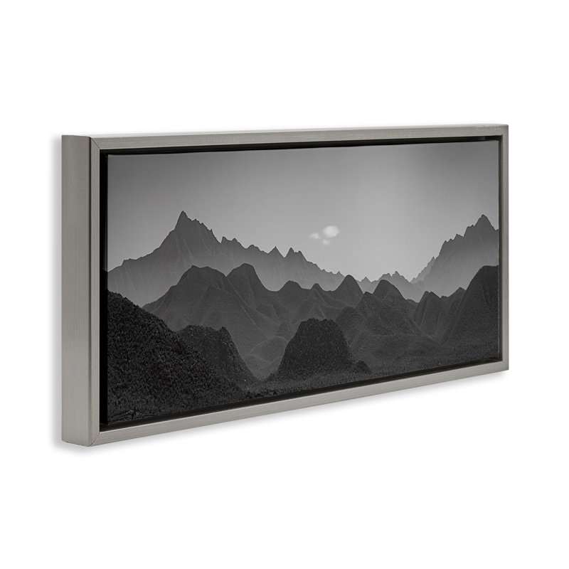 Cadre flottant Craggy Dusk Mountain, design par Norm Stelfox, H 14 po x l 31 po, Cadre flottant gris lustré