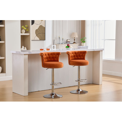 Ensemble de 2 tabourets de bar en velours « Unis, on gagne », tabourets pivotants réglables avec pieds en métal argenté, clous décoratifs chromés, hauteur comptoir pour cuisine et salle à manger.
