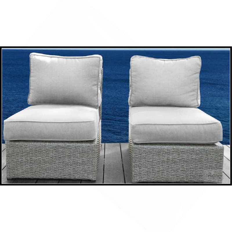 Chaise de patio avec coussins entièrement assemblée