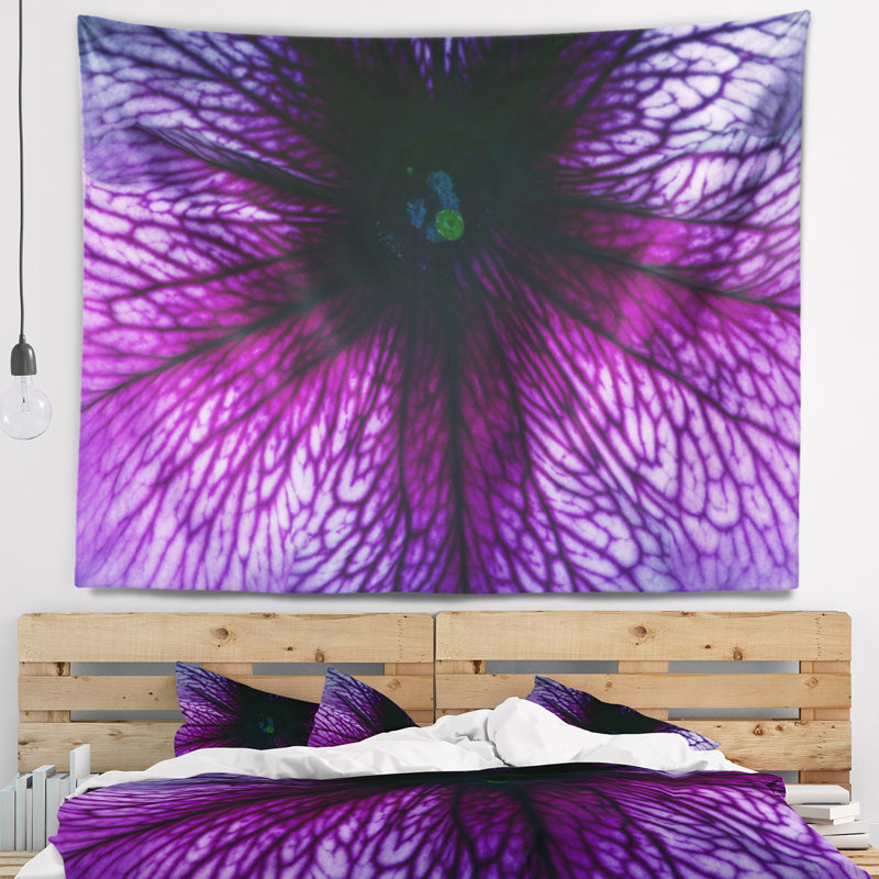 Tapisserie abstraite à motif floral mauve, H 32 po x l 39 po