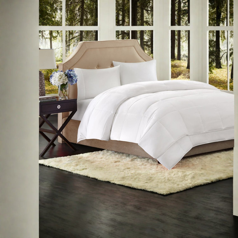 Cozy All Season Bedding Set With Hypoallergenic Polyester Comforter