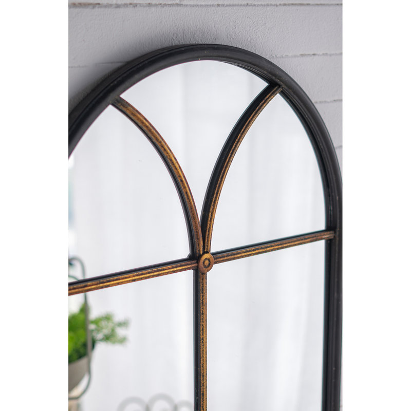 Le miroir de plancher arqué noir et doré de 74,5 pouces, à reflet transparent, s'adapte à la décoration intérieure de 23,5 x 74,5 pouces au look simple et intemporel, idéal pour tous