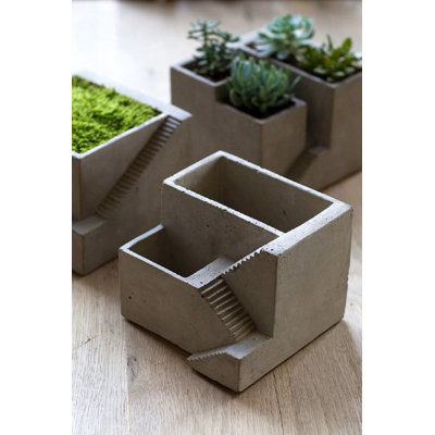 Pot à fleurs en ciment