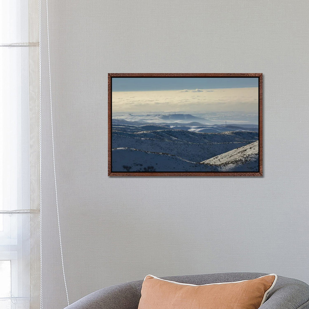 Table Rock Inversion von Louis Ruth - Floater Frame Gallery-Wrapped Canvas Giclée on Canvas