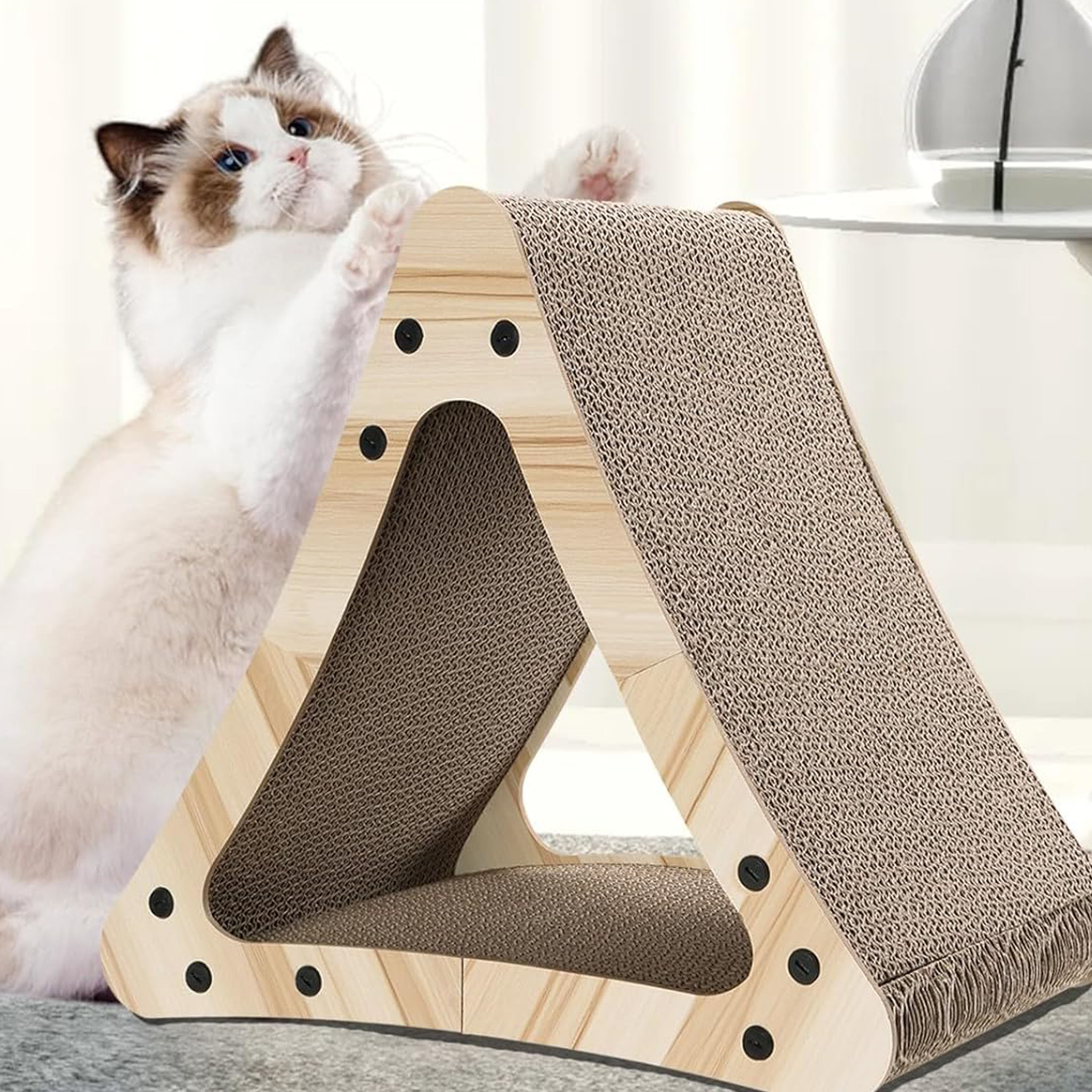 Triangular cat outlet scratching post