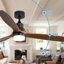 Ventilateur de plafond 60 pouces en métal noir foncé et bois massif avec éclairage à DEL et pales à télécommande pour les salons modernes