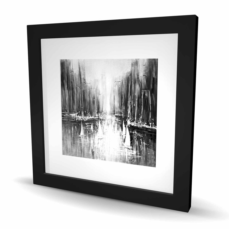 «Grayscale Bateaux on the Water» - Bateau gris, reproduction encadrée