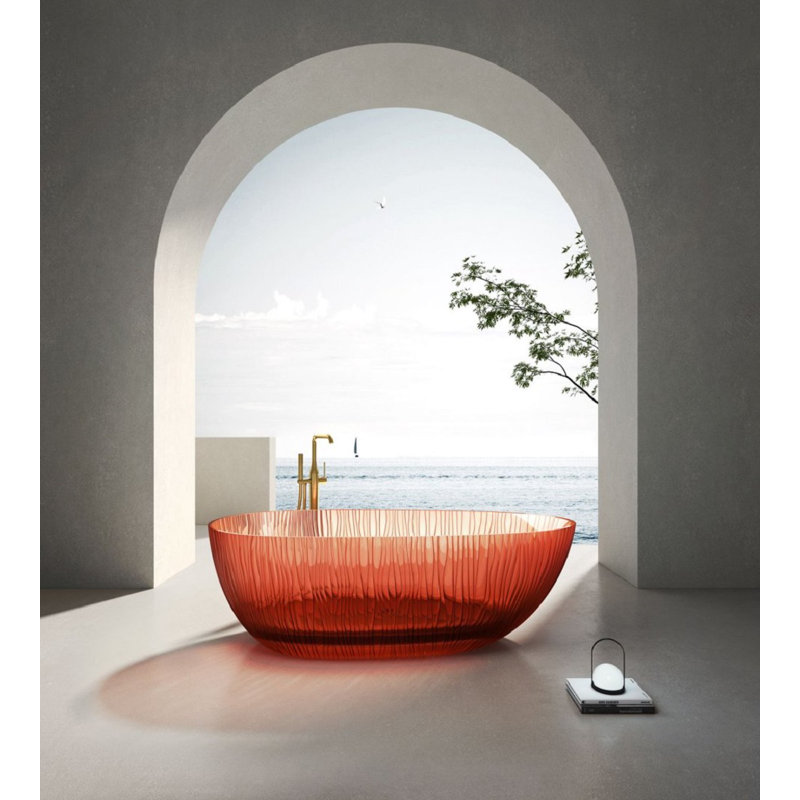 Baignoire autoportante 67 po en résine, rouge clair transparent, texture verticale irrégulière, design sculptural moderne