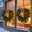2 pièces couronne de Noël en pin de 20 po Norfolk pour porte d'entrée Couronne de cèdre artificielle verte pré-éclairée avec arc pour porte de Noël, mur, fenêtre, décoration de manteau