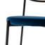 Chaise d'appoint moderne en velours avec dossier en rotin et pieds en métal noir pour la cuisine ou la salle à manger-87915087