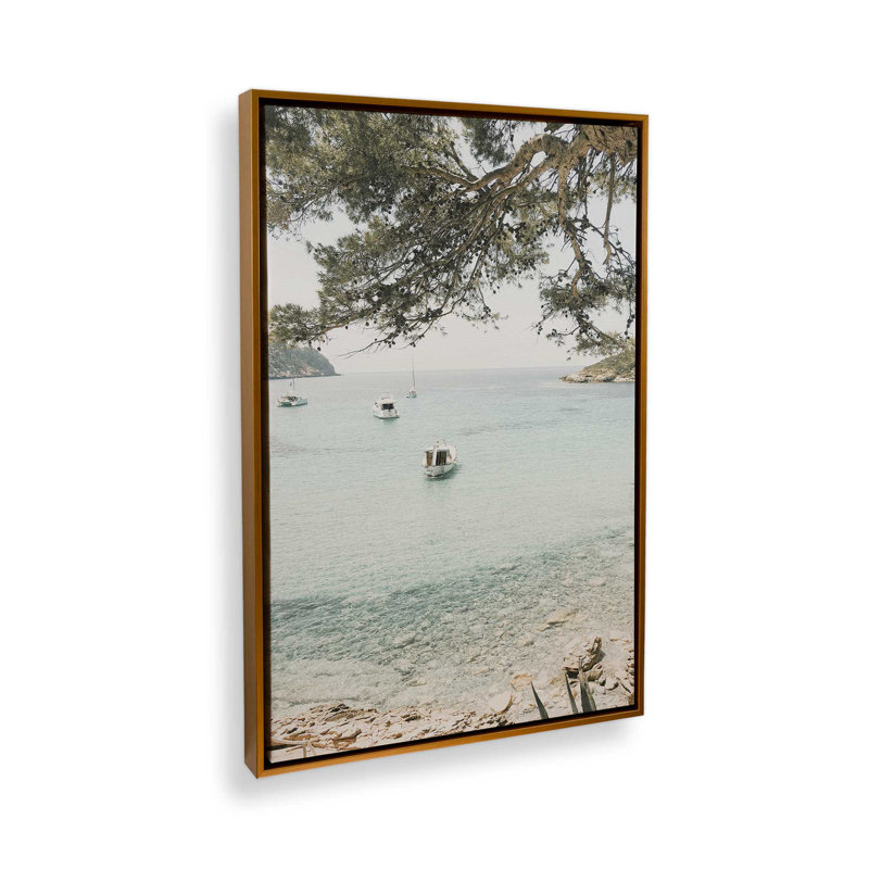 Impression sur toile Peaceful Ocean Cove, Cadre flottant or poli, H 48,75 po x l 32,75 po x P 1,75 po