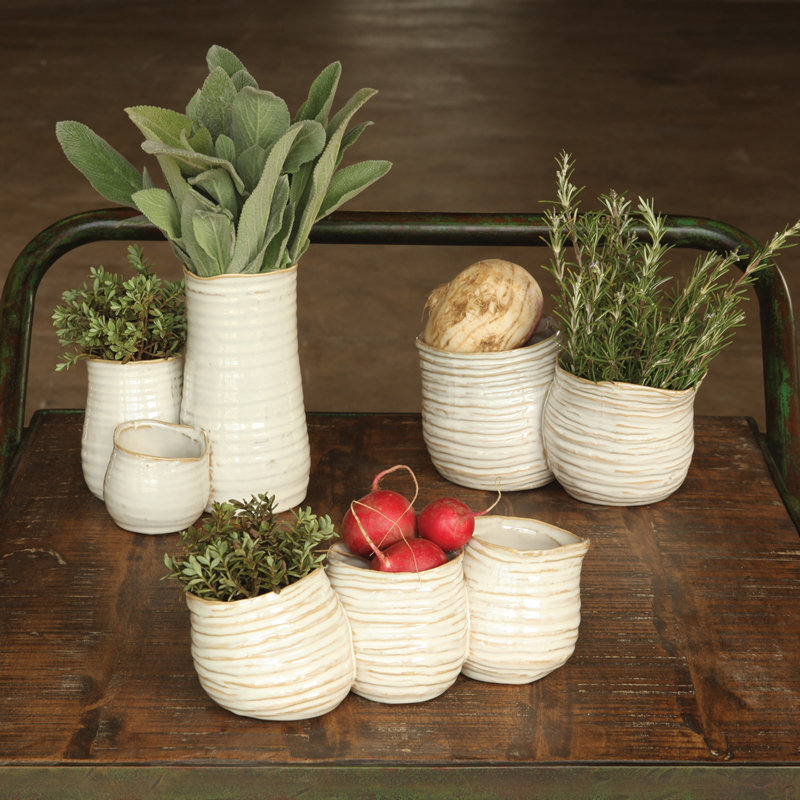 Traeshon Ceramic / Porcelain Table Vase