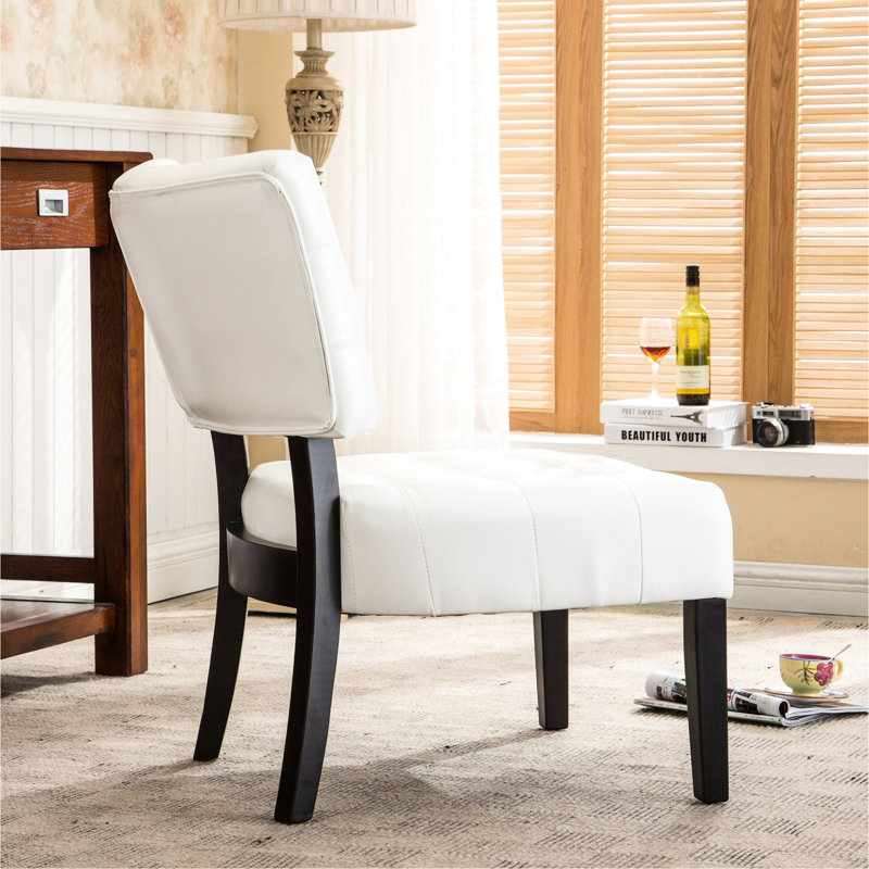 Fauteuil en cuir mélangé avec assise surdimensionnée, matériaux et look élégant, siège d'appoint, revêtement de style tendance