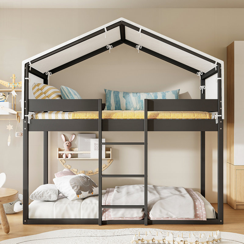 Lit superposé en bois de pin robuste avec une maisonnette idéale pour une chambre à coucher fonctionnelle et amusante