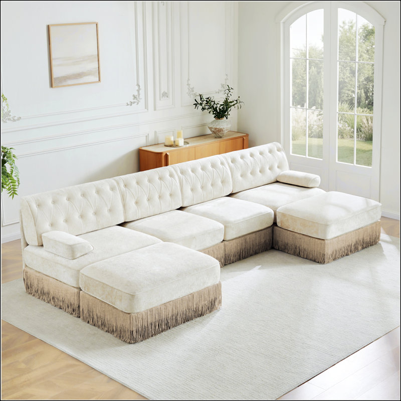 Canapé modulaire 4 places avec 2 repose-pieds Cloud, jupe à pampilles, conception capitonnée, mousse haute densité, base ergonomique en bois, beige