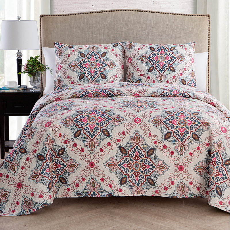 Wyndham 3-Piece Medallion Quilt Set, Full/Queen Quilt + 2 Standard Shams